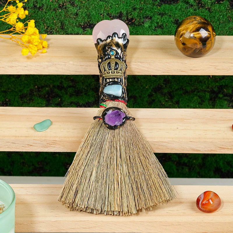 Crystal pillar broom